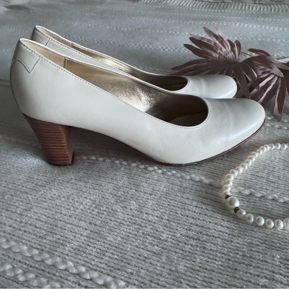 Taryn Rose Cream All Leather Block Heel Pumps Size Euro 39.5 Us 9 - Picture 9 of 16